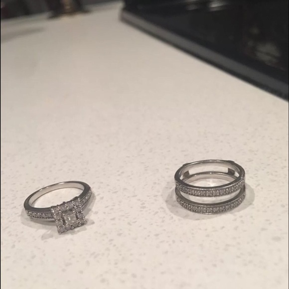 ‼️‼️ SOLD ‼️‼️ 14kt white gold engagement ring & wedding band set - Picture 2 of 4